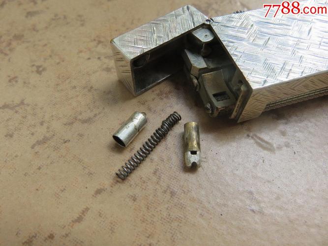 登喜路花纹打火机配件指南 提升品味与功能的必备選擇